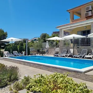 https://villa-anna-medulin.in-istria.net