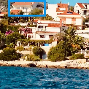 https://house-agradable.hotels-in-trogir.com
